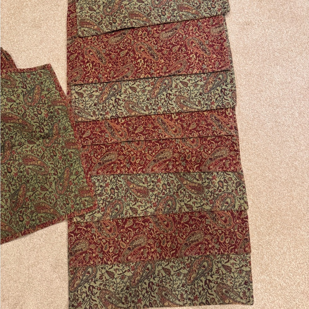 Danica damask paisley red and green placemat and napkin set.